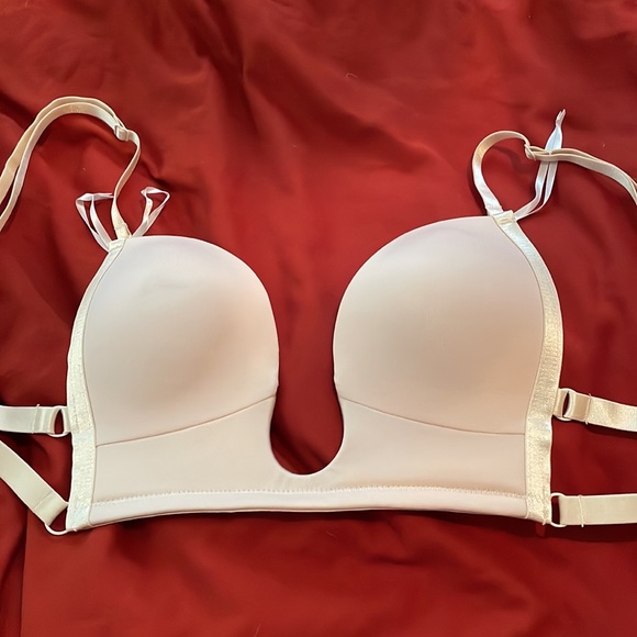 Plunge - low back convertible bra - Picture 4 of 9
